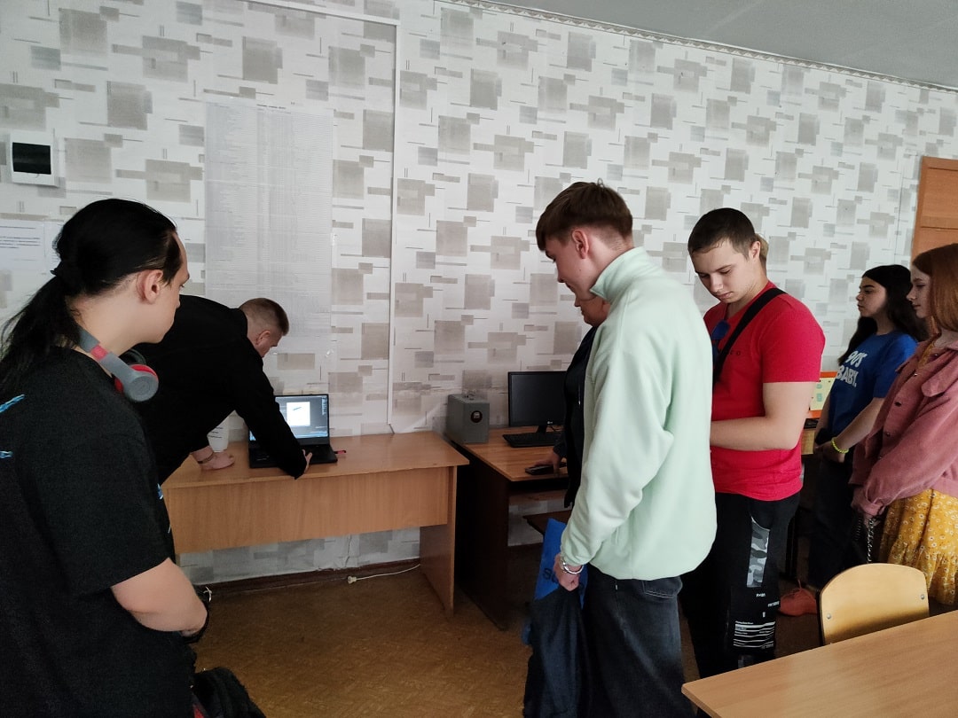 Знакомство абитуриентов с аудиториями кафедры на дне открытых дверей, 2022