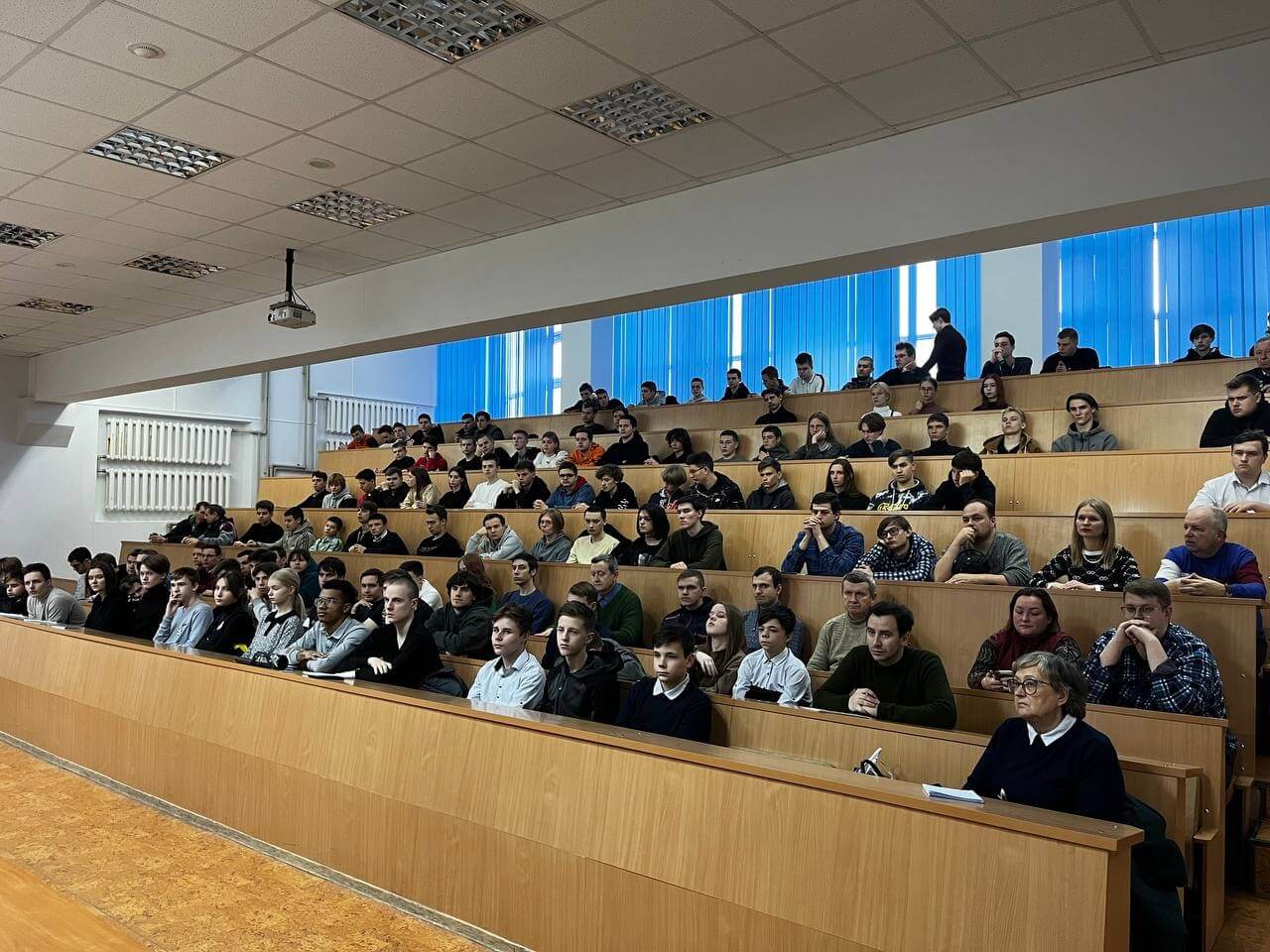 Воздушно-инженерная школа в стенах Далевского университета - пленарное заседание 2