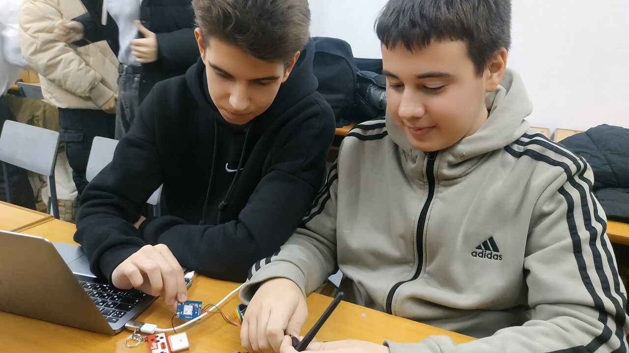  Занятие кружка со школьниками на кафедре автоматизации - фото 4