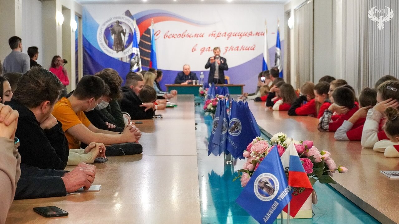 Лазуткин и участники встречи